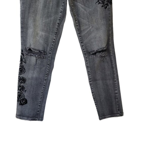 Jessica Simpson Mika Best Friend Gray Floral Embroidered Distressed Jeans - Picture 5 of 16